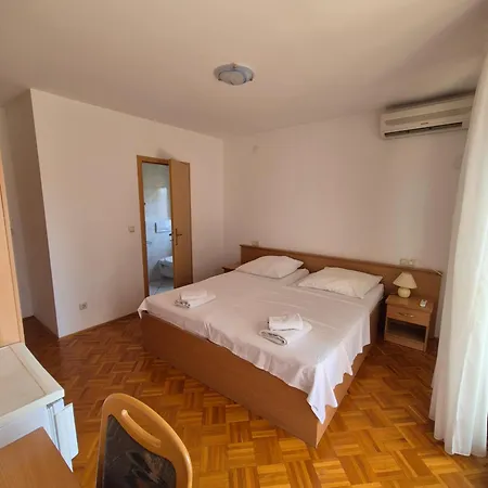 Guest house And Mamic Dugi Rat